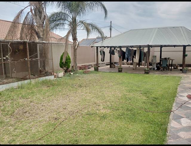 4 BEDROOM FREEHOLD FOR SALE IN RYNSOORD
